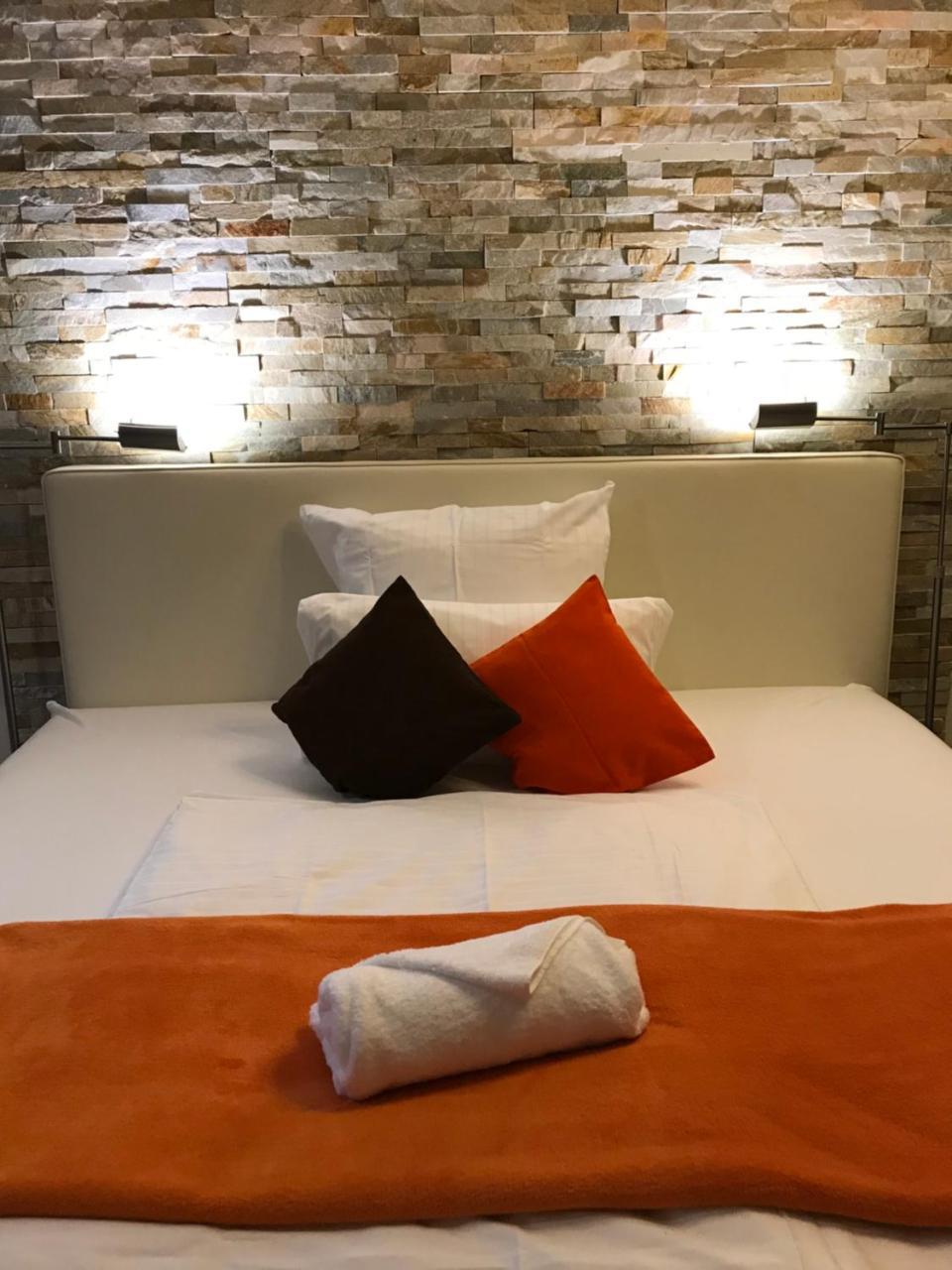Mein Appartement Huerth Koeln Esterno foto